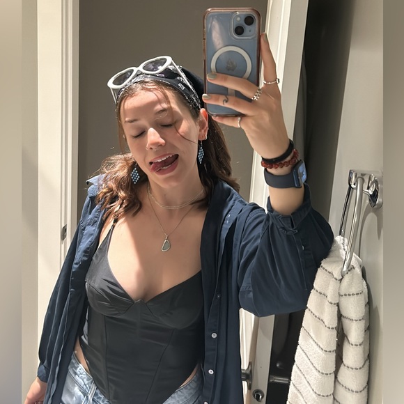 Meet your Posher, Olivia - Picture 1 of 1